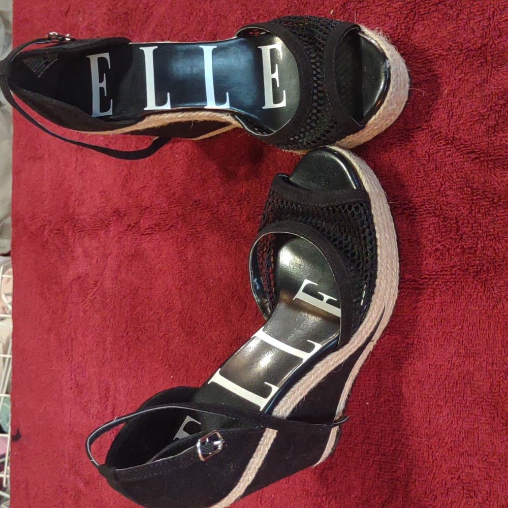 Elle wedges